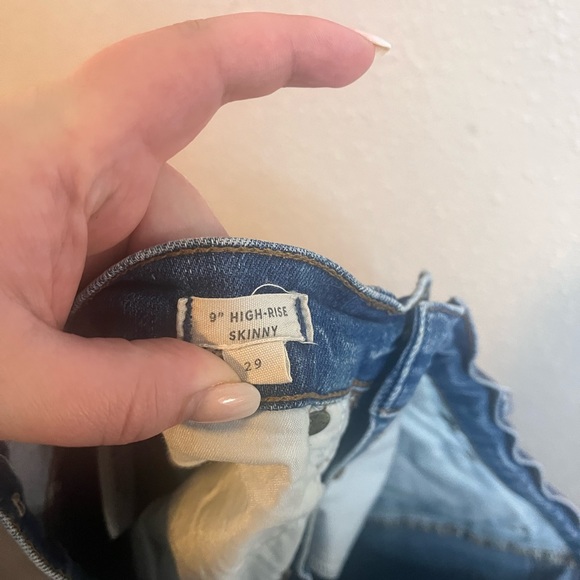 Madewell 9" High-Rise Skinny Jeans in Winifred Wash: Drop-Hem Edition 29 - Picture 10 of 13